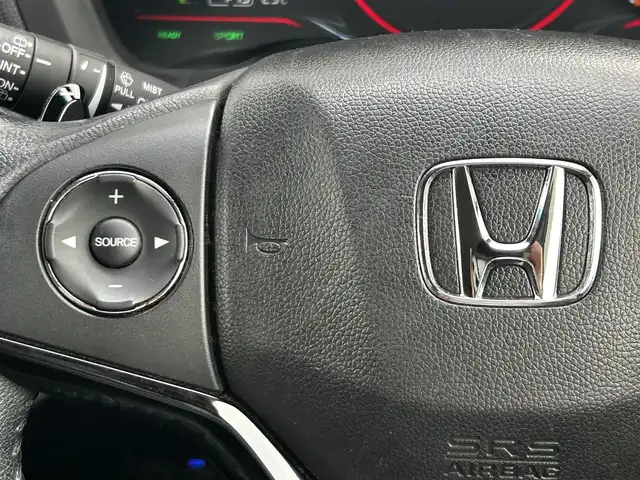 ホンダ ヴェゼル ハイブリッド Z 香川県 2014(平26)年 5.9万km ホワイトオーキッドパール 登録時走行距離 58278km/純正ナビ/→AM/FM/TV/Bluetooth/バックカメラ/ETC/ドライブレコーダー/クルーズコントロール/パドルシフト/オートホールド機能付き電子パーキングブレーキ/ハーフレザーシート/前席シートヒーター/LEDオートライト/フォグランプ/プッシュスタート/スマートキー/スペアキー