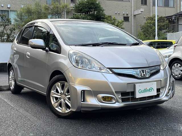 ホンダ フィット ハイブリット ナビ プレミアムセレクション 埼玉県 2011(平23)年 6.2万km アラバスターシルバーメタリック 走行距離61650キロ/純正HDDナビ/AM/FM/DVD/ワンセグテレビ/バックカメラ/パドルシフト/クルーズコントロール/スマートキー×1/純正15インチアルミホイール/前席シートヒーター/HID/フォグランプ/ビルトインETC/ドライブレコーダー（前）/革巻きステアリング/ステアリングリモコン/ECON/板キー×3/純正フロアマット/ドアバイザー/保証書