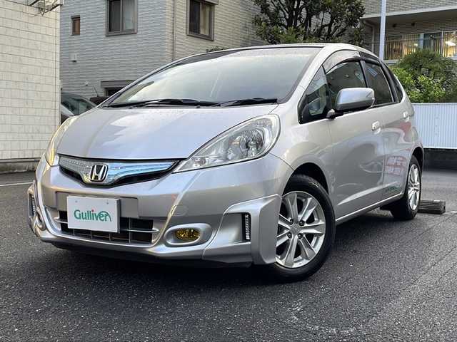 ホンダ フィット ハイブリット ナビ プレミアムセレクション 埼玉県 2011(平23)年 6.2万km アラバスターシルバーメタリック 走行距離61650キロ/純正HDDナビ/AM/FM/DVD/ワンセグテレビ/バックカメラ/パドルシフト/クルーズコントロール/スマートキー×1/純正15インチアルミホイール/前席シートヒーター/HID/フォグランプ/ビルトインETC/ドライブレコーダー（前）/革巻きステアリング/ステアリングリモコン/ECON/板キー×3/純正フロアマット/ドアバイザー/保証書