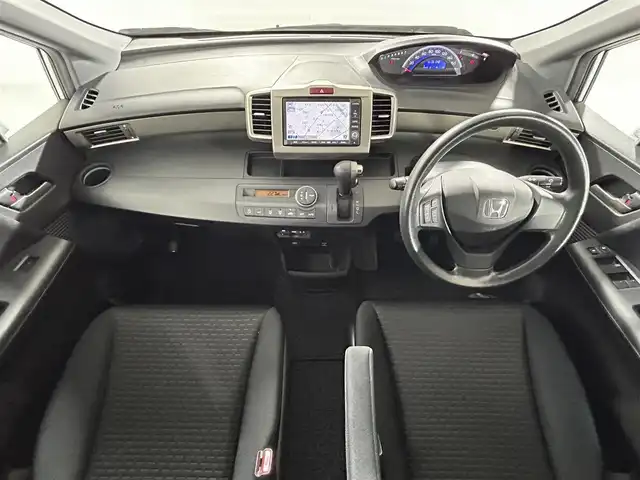ホンダ フリード スパイク G ジャストセレクション 佐賀県 2010(平22)年 6.2万km アラバスターシルバーメタリック 純正7インチナビ/AM/FM/CD/DVD/ワンセグTV/バックカメラ/両側イージークローザードア/ビルトインETC/オートライト/ステアリングスイッチ/電動格納ミラー/フロアマット/リモコンキー/スペアキ―