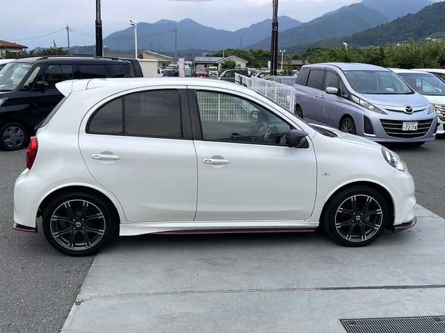 日産 マーチ ニスモ 山梨県 2016(平28)年 4.1万km ブリリアントホワイトパール 純正ＳＤナビ　/バックカメラ　/ＥＴＣ　/ドラレコ　/純正フロアマット　/ＮＩＳＭＯ純正フルエアロ　/ＮＩＳＭＯ純正１６インチＡＷ　/ＡＢＳ　/横滑り防止装置　/盗難防止装置　/オートライト　/キセノンヘッドライト