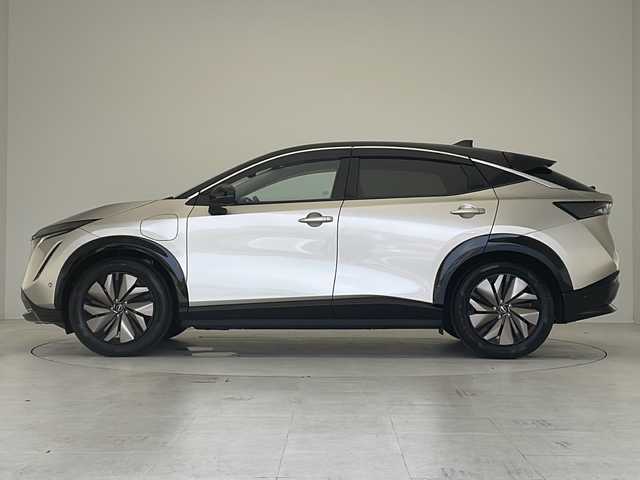 日産 アリア B6 リミテッド 愛知県 2022(令4)年 2.4万km シルバーⅡ プロパイロット/衝突軽減システム/BOSEプレミアムサウンド/純正１２型ディスプレイオーディオ（ナビあり）/全方位カメラ/Wサンルーフ/シートヒーター/エアシート/ステアリングヒーター/フルセグ/Bluetooth/バックカメラ/電動リアゲート/パワーシート/ヘッドアップディスプレイ/コーナーセンサー/純正アルミホイール/ＥＴＣ２．０/ブラインドスポットモニター/LEDヘッドライト/インテリジェントミラー/オートマチックハイビーム/ドライブレコーダー/ステアリングスイッチ/スマートキー/プッシュスタート