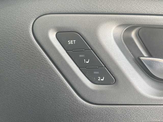 日産 アリア B6 リミテッド 愛知県 2022(令4)年 2.4万km シルバーⅡ プロパイロット/衝突軽減システム/BOSEプレミアムサウンド/純正１２型ディスプレイオーディオ（ナビあり）/全方位カメラ/Wサンルーフ/シートヒーター/エアシート/ステアリングヒーター/フルセグ/Bluetooth/バックカメラ/電動リアゲート/パワーシート/ヘッドアップディスプレイ/コーナーセンサー/純正アルミホイール/ＥＴＣ２．０/ブラインドスポットモニター/LEDヘッドライト/インテリジェントミラー/オートマチックハイビーム/ドライブレコーダー/ステアリングスイッチ/スマートキー/プッシュスタート