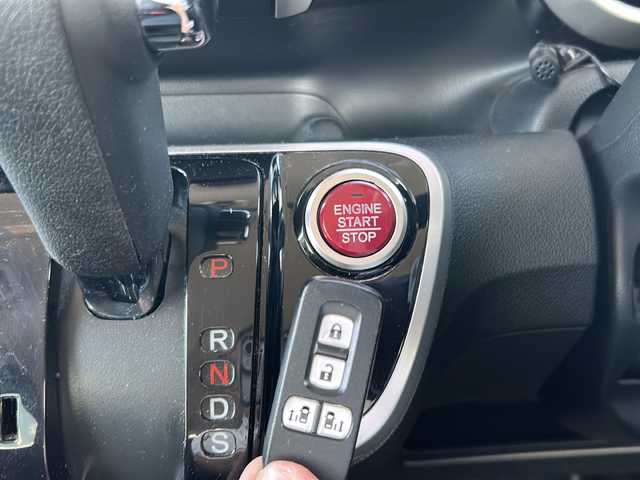 ホンダ Ｎ ＢＯＸ カスタム G ターボ Lパッケージ 鹿児島県 2016(平28)年 4.4万km プレミアムホワイトパールⅡ コーナーセンサー/衝突被害軽減システム/社外ナビ/Bluetooth/CD/DVD/フルセグ/バックカメラ/ドライブレコーダー/両側パワースライドドア/クルーズコントロール/LEDオートライト/ハーフレザー/純正15インチアルミホイール/アイドリングストップ/スマートキー/ETC