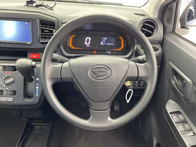 ダイハツ ミラ イース L SAⅢ 千葉県 2020(令2)年 5.1万km ホワイト 衝突被害軽減システム/レーンキープアシスト/コーナーセンサー（前後）/アイドリングストップ/オートハイビーム/社外6/75インチSDナビ（SL1118NV）/　（Bluetooth/CD/USB）/社外ドライブレコーダー（前方のみ）/純正フロアマット