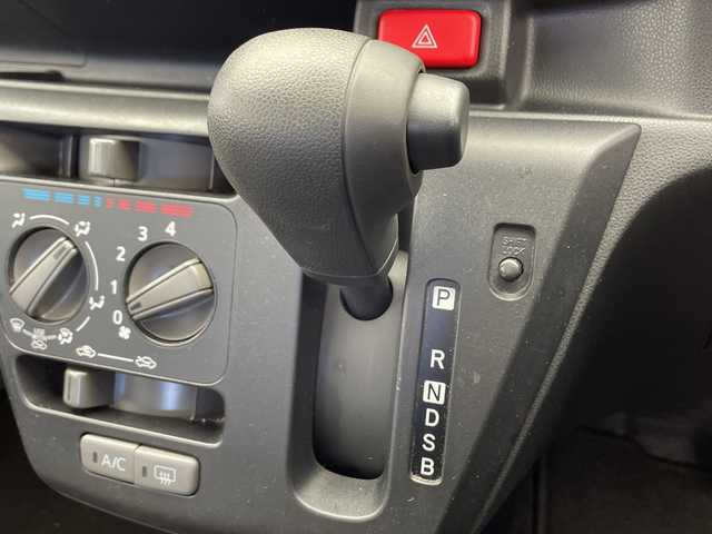 ダイハツ ミラ イース L SAⅢ 千葉県 2020(令2)年 5.1万km ホワイト 衝突被害軽減システム/レーンキープアシスト/コーナーセンサー（前後）/アイドリングストップ/オートハイビーム/社外6/75インチSDナビ（SL1118NV）/　（Bluetooth/CD/USB）/社外ドライブレコーダー（前方のみ）/純正フロアマット