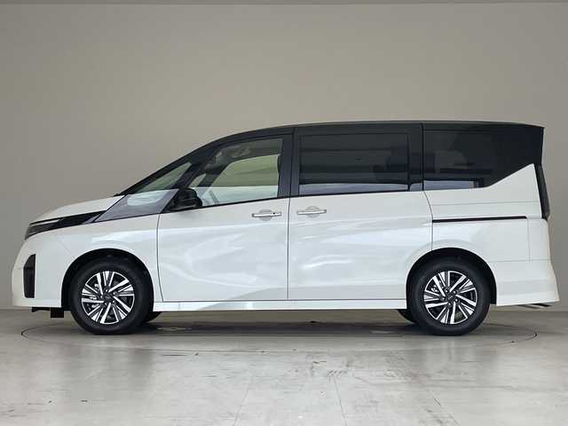 日産 セレナ e－パワー ハイウェイスター V 愛知県 2025(令7)年 0.1千km 白 登録済未使用車/プロパイロット/純正12型ディスプレイオーディオナビ（あり）/全方位カメラ/両側パワースライドドア/クルーズコントロール/イージーオープン機能/コーナーセンサー/純正アルミホイール/ETC2.0/ブラインドスポットモニター/LEDヘッドライト/リアオートエアコン/レーンキープアシスト/オートマチックハイビーム/ワイヤレス充電器/ドライブレコーダー/衝突被害軽減ブレーキ/フルセグTV/Bluetooth/ステアリングスイッチ/スマートキー/プッシュスタート