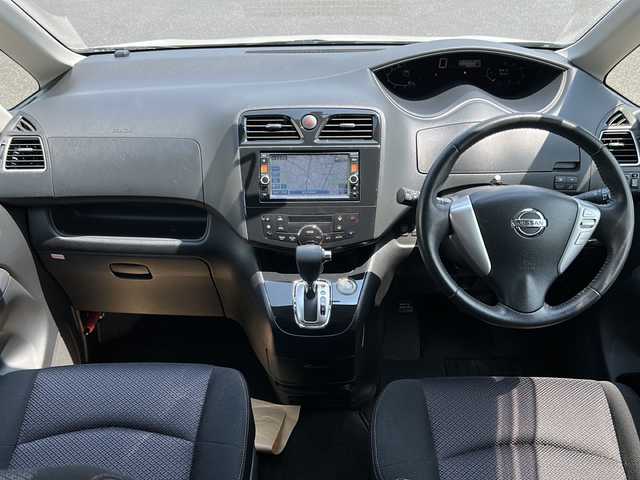 日産 セレナ ハイウェイスター S HV Vセレ 栃木県 2013(平25)年 7.9万km ブリリアントホワイトパール 三列シート/スペアキー/ビルトインＥＴＣ/純正ナビ/バックカメラ/フルセグＴＶ/Ｂｌｕｅｔｏｏｔｈ/ＤＶＤ再生/ＵＳＢ入力端子/後席エアコン/両側パワースライドドア/クルーズコントロール/アイドリングストップ/横滑り防止機能/ABS/オートライト/純正フロアマット/純正アルミホイール/ウォークスルー