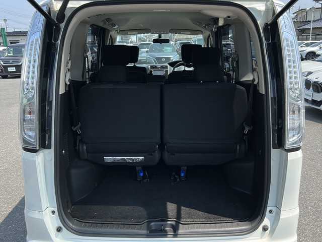 日産 セレナ ハイウェイスター S HV Vセレ 栃木県 2013(平25)年 7.9万km ブリリアントホワイトパール 三列シート/スペアキー/ビルトインＥＴＣ/純正ナビ/バックカメラ/フルセグＴＶ/Ｂｌｕｅｔｏｏｔｈ/ＤＶＤ再生/ＵＳＢ入力端子/後席エアコン/両側パワースライドドア/クルーズコントロール/アイドリングストップ/横滑り防止機能/ABS/オートライト/純正フロアマット/純正アルミホイール/ウォークスルー