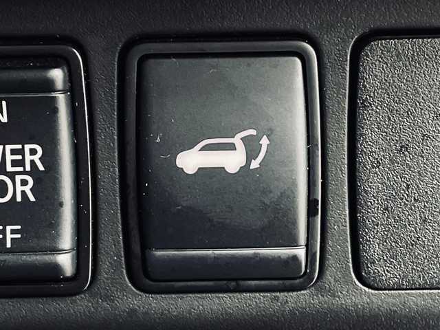 日産 エクストレイル 20Xi Vセレクション 道央・札幌 2022(令4)年 1.9万km ブリリアントホワイトパール ・4WD/・ワンオーナー/・NISMO製エアロ（FリップSRアンダー）/・NISMO製スポーツマフラー/・純正18inchブラックAW/・純正SDナビ（MM320D-L）/　CD/DVD/SD/Bt/USB/iPod/AUX/フルセグ/・アラウンドビューモニター/・プロパイロット/・エマージェンシーブレーキ/・車線、後側方車両検知警報/・クロストラフィック/・カプロンシート/・シートヒーター（全席）/・パワーシート（D/N）/・LEDヘッドライト/・オートハイビーム/・オートライト/・コーナーセンサー（F/R）/・デジタルインナーミラー/・オートブレーキホールド/・ビルトインETC/・社外前後ドライブレコーダー（CS-91FH）/・スマートキー/・プッシュスタート/・純正エンジンスターター/・社外AWスタッドレス積込/（’22 40週目製造 DM-V3 225/60R18）/・保証書、取説（有）/・スペアキーｘ１