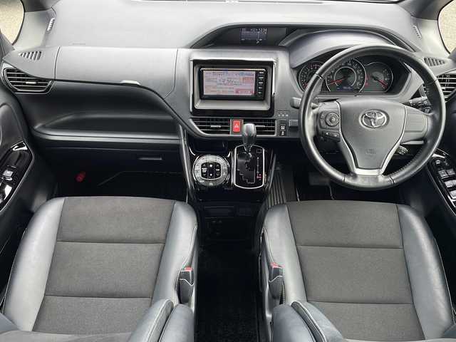トヨタ ノア Si ダブルバイビー 青森県 2019(平31)年 7.9万km ブラック 4WD/純正SDナビ/CD・DVD・Bluetooth・SD・AUX/純正12.1イ型フリップダウンモニター/両側パワースライドドア/合皮コンビシート/リアオートエアコン/セーフティセンス/プリクラッシュセーフティ/レーンディパーチャーアラート/オートマチックハイビーム/クルーズコントロール/純正前方ドライブレコーダー/純正エンジンスターター/ビルトインETC/LEDヘッドライト/LEDフォグライト/純正16インチアルミ/スマートキー/プッシュスタート