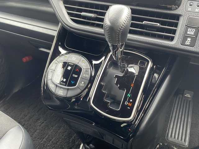 トヨタ ノア Si ダブルバイビー 青森県 2019(平31)年 7.9万km ブラック 4WD/純正SDナビ/CD・DVD・Bluetooth・SD・AUX/純正12.1イ型フリップダウンモニター/両側パワースライドドア/合皮コンビシート/リアオートエアコン/セーフティセンス/プリクラッシュセーフティ/レーンディパーチャーアラート/オートマチックハイビーム/クルーズコントロール/純正前方ドライブレコーダー/純正エンジンスターター/ビルトインETC/LEDヘッドライト/LEDフォグライト/純正16インチアルミ/スマートキー/プッシュスタート