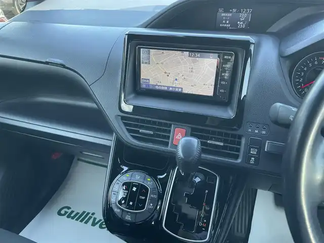トヨタ ノア Si ダブルバイビー 青森県 2019(平31)年 7.9万km ブラック 4WD/純正SDナビ/CD・DVD・Bluetooth・SD・AUX/純正12.1イ型フリップダウンモニター/両側パワースライドドア/合皮コンビシート/リアオートエアコン/セーフティセンス/プリクラッシュセーフティ/レーンディパーチャーアラート/オートマチックハイビーム/クルーズコントロール/純正前方ドライブレコーダー/純正エンジンスターター/ビルトインETC/LEDヘッドライト/LEDフォグライト/純正16インチアルミ/スマートキー/プッシュスタート