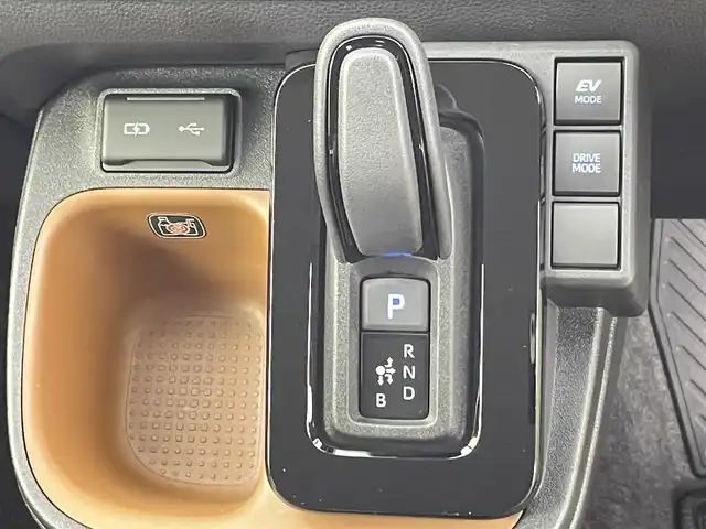 トヨタ シエンタ ハイブリッド Z 千葉県 2023(令5)年 1.2万km アーバンカーキ セーフティセンス（衝突回避支援パッケージ）/・プリクラッシュセーフティ/・レーントレーシングアシスト/・レーダークルーズコントロール（停止保持機能有）/・アダプティブハイビームシステム/・ロードサインアシスト/・ドライバー異常時対応システム/・プロアクティブドライビングアシスト/・発進遅れ告知機能/純正10.5インチディスプレイ/・Bluetooth接続/・メモリーナビ機能/・フルセグTV/・バックカメラ/ブラインドスポットモニター/両側パワースライドドア/LEDヘッドライト/前後コーナーセンサー/ビルトインETC2.0/サイド/カーテンエアバッグ/スマートキー