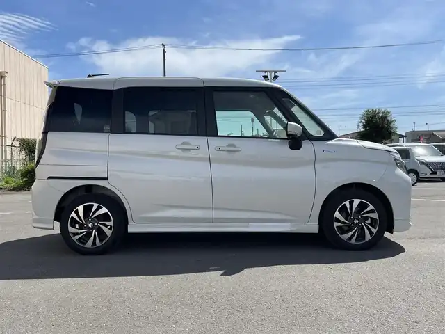 スズキ ソリオ バンディット HV MV 東京都 2025(令7)年 0.4万km ピュアホワイトP ワンオーナー　/ヘッドアップディスプレィ　/ブラインドスポットモニター　/純正ＬＥＤヘッドライト　/セーフティサポート /（予防安全技術）/・デュアルセンサーブレーキサポート２/・後方誤発進抑制機能/・誤発進抑制機能/・低速時ブレーキサポート/・パーキングセンサー/・全車速追従機能停止保持機能付クルーズコントロール　/・発進お知らせ機能/・ハイビームアシスト/・車線逸脱警報/両側パワースライドドア/プッシュエンジンスタート/パーソナルテーブル/・ロールサンシェード/保証書＆取説