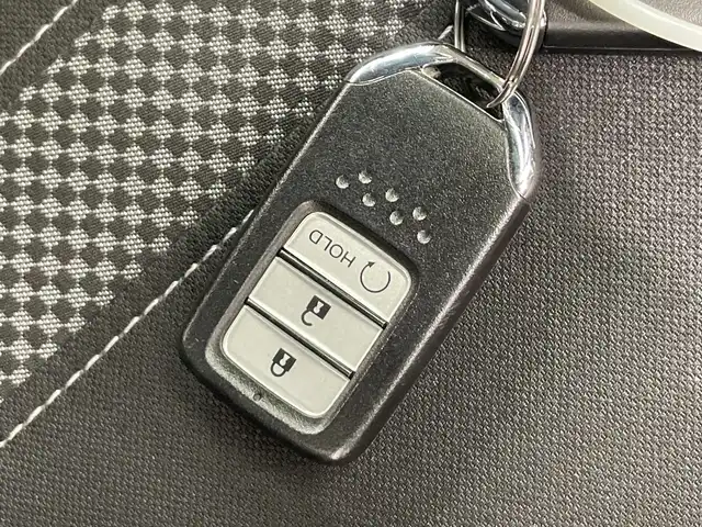 ホンダ シビック ハッチバック 栃木県 2020(令2)年 1.2万km プラチナホワイトパール メモリーナビ/（CD/Bluetooth/フルセグTV）/バックモニター/衝突軽減ブレーキ/ビルトインETC2.0/前席パワーシート/前席シートヒーター/オートライト/LEDヘッドライト/パドルシフト/横滑り防止装置/スマートキー/プッシュスタート/電動格納ミラー/純正アルミホイール/純正フロアマット