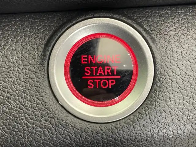 ホンダ シビック ハッチバック 栃木県 2020(令2)年 1.2万km プラチナホワイトパール メモリーナビ/（CD/Bluetooth/フルセグTV）/バックモニター/衝突軽減ブレーキ/ビルトインETC2.0/前席パワーシート/前席シートヒーター/オートライト/LEDヘッドライト/パドルシフト/横滑り防止装置/スマートキー/プッシュスタート/電動格納ミラー/純正アルミホイール/純正フロアマット