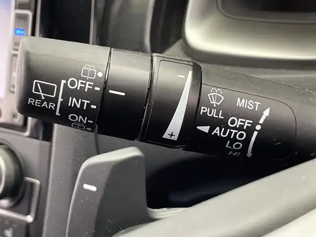 ホンダ シビック ハッチバック 栃木県 2020(令2)年 1.2万km プラチナホワイトパール メモリーナビ/（CD/Bluetooth/フルセグTV）/バックモニター/衝突軽減ブレーキ/ビルトインETC2.0/前席パワーシート/前席シートヒーター/オートライト/LEDヘッドライト/パドルシフト/横滑り防止装置/スマートキー/プッシュスタート/電動格納ミラー/純正アルミホイール/純正フロアマット