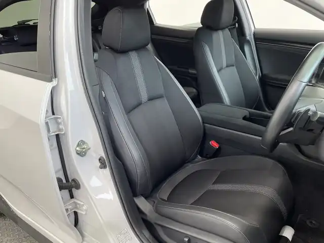 ホンダ シビック ハッチバック 栃木県 2020(令2)年 1.2万km プラチナホワイトパール メモリーナビ/（CD/Bluetooth/フルセグTV）/バックモニター/衝突軽減ブレーキ/ビルトインETC2.0/前席パワーシート/前席シートヒーター/オートライト/LEDヘッドライト/パドルシフト/横滑り防止装置/スマートキー/プッシュスタート/電動格納ミラー/純正アルミホイール/純正フロアマット