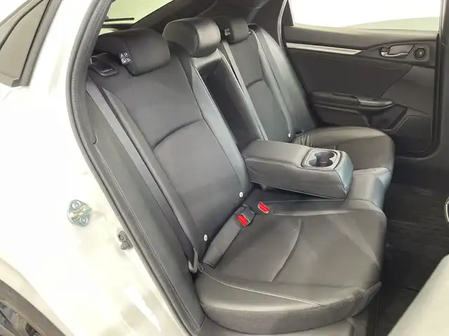 ホンダ シビック ハッチバック 栃木県 2020(令2)年 1.2万km プラチナホワイトパール メモリーナビ/（CD/Bluetooth/フルセグTV）/バックモニター/衝突軽減ブレーキ/ビルトインETC2.0/前席パワーシート/前席シートヒーター/オートライト/LEDヘッドライト/パドルシフト/横滑り防止装置/スマートキー/プッシュスタート/電動格納ミラー/純正アルミホイール/純正フロアマット