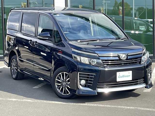 トヨタ ヴォクシー ZS 道東・釧路十勝 2014(平26)年 10.5万km ブラッキッシュアゲハガラスフレーク ・４WD/・寒冷地仕様/・MTモード付AT/・純正9インチSDナビ/（CD/DVD/BT/FM/AM/SD/フルセグ）/・バックカメラ/・ETC/・両側パワースライドドア/・アイドリングストップ/・フロントワイパーデアイサー/・電動格納ミラー/・サンシェード/・横滑り防止/・盗難防止/・LEDヘッドライト/・オートライト/・フォグランプ/・プッシュスタート/・スマートキー/・純正16インチアルミホイール