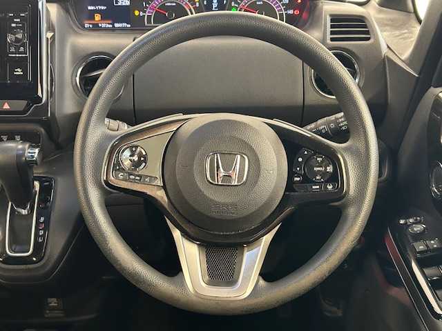ホンダ Ｎ ＢＯＸ カスタム G L ホンダセンシング 静岡県 2017(平29)年 8.5万km プレミアムホワイトパールⅡ (株)IDOMが運営する【じしゃロン浜松店】の自社ローン専用車両になりますこちらは現金またはオートローンご利用時の価格です。自社ローンご希望の方は別途その旨お申付け下さい/純正カーオーディオ(WX-171CP)/CD/USB/HDMI/Bluetooth/ワンセグTV/追従走行/後方コーナーセンサー/レーンキープアシスト/衝突被害軽減システム/前方ドライブレコーダー/ＥＴＣ/片側パワースライドドア/横滑り防止装置/プッシュスタート