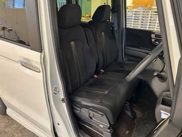 ホンダ Ｎ ＢＯＸ カスタム G L ホンダセンシング 静岡県 2017(平29)年 8.5万km プレミアムホワイトパールⅡ (株)IDOMが運営する【じしゃロン浜松店】の自社ローン専用車両になりますこちらは現金またはオートローンご利用時の価格です。自社ローンご希望の方は別途その旨お申付け下さい/純正カーオーディオ(WX-171CP)/CD/USB/HDMI/Bluetooth/ワンセグTV/追従走行/後方コーナーセンサー/レーンキープアシスト/衝突被害軽減システム/前方ドライブレコーダー/ＥＴＣ/片側パワースライドドア/横滑り防止装置/プッシュスタート