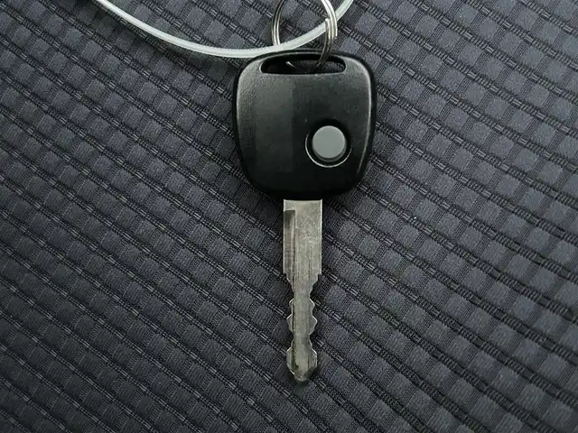 マツダ キャロル GS 栃木県 2020(令2)年 1万km スペリアホワイト 社外ナビ/品番:CN-B301B/Bluetooth/AM/FM/バックカメラ/衝突被害軽減ブレーキ/横滑り防止装置/アイドリングストップ/レーンキープアラート/リアソナー/運転席シートヒーター/ドアバイザー/HIDベッドライト/オートライト/電動ミラー/社外フロアマット