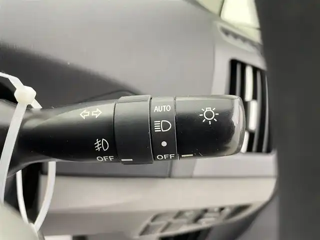 トヨタ プリウス S ツーリングセレクション 宮城県 2011(平23)年 2.7万km ブラック 純正ナビ　/バックカメラ　/ＥＴＣ　/ＨＩＤヘッドランプ　/フォグランプ　/フルセグＴＶ　/Ｂｌｕｅｔｏｏｔｈオーディオ　/CD/DVD再生/スマートキー　/純正１７インチアルミホイール　/ヘッドライトウォッシャー　/オートライト　/禁煙車