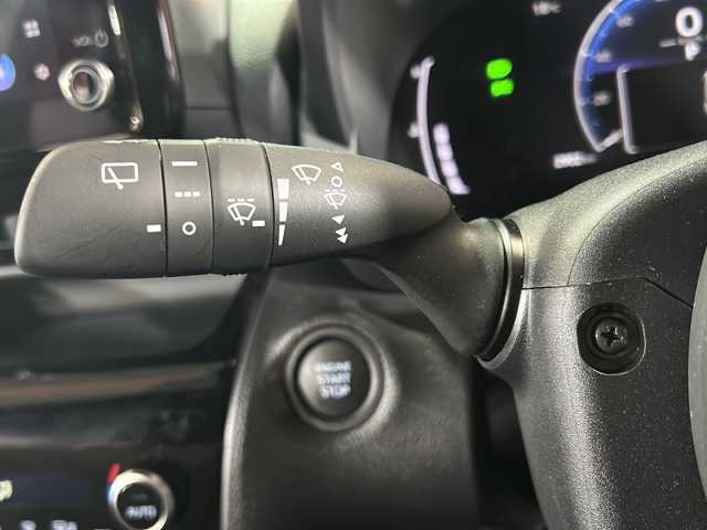 トヨタ ヤリスクロス Z ウルバーノ 静岡県 2025(令7)年 0.3万km ブラックマイカ/プラチナホワイトパールマイカ トヨタセーフティセンス/・プリクラッシュセーフティー/・レーントレーシングアシスト/・レーダークルーズコントロール/・オートマチックハイビーム/・緊急時操舵支援/・フロントクロストラフィックアラート/純正ナビ/・（Bluetooth/CD/DVD/フルセグTV/USB/　Miracast/HDMI/ラジオ/主要装備/・BSM/・オートホールド/・パワーシート/・フォグランプ/・SOSコール/・nanoe/・シートヒーター/・ETC2.0