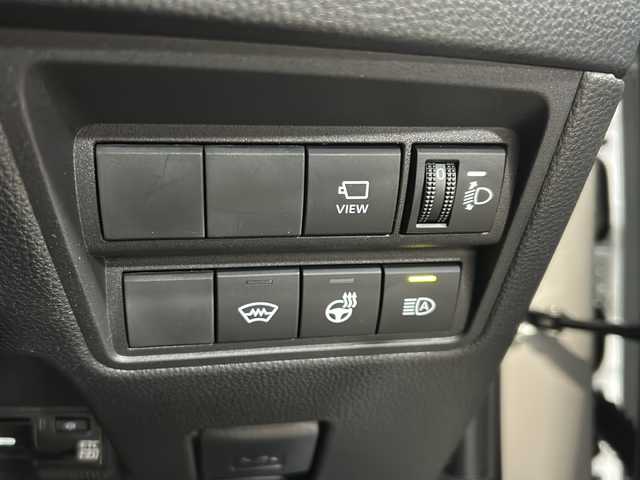 トヨタ ヤリスクロス Z ウルバーノ 静岡県 2025(令7)年 0.3万km ブラックマイカ/プラチナホワイトパールマイカ トヨタセーフティセンス/・プリクラッシュセーフティー/・レーントレーシングアシスト/・レーダークルーズコントロール/・オートマチックハイビーム/・緊急時操舵支援/・フロントクロストラフィックアラート/純正ナビ/・（Bluetooth/CD/DVD/フルセグTV/USB/　Miracast/HDMI/ラジオ/主要装備/・BSM/・オートホールド/・パワーシート/・フォグランプ/・SOSコール/・nanoe/・シートヒーター/・ETC2.0