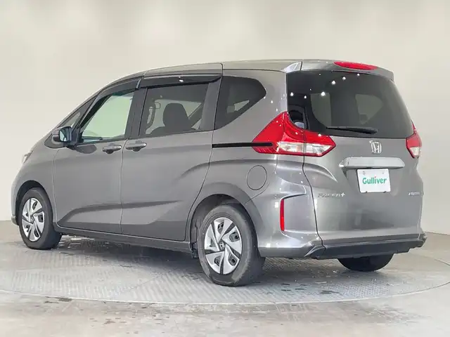 ホンダ フリード＋ ハイブリット G 栃木県 2022(令4)年 1.9万km スーパープラチナグレーメタリック 純正メモリナビ/（CD/DVD/フルセグTV//Bluetooth/SD/AUX/USB/iPod）/バックカメラ/コーナーセンサー/ETC/前後ドライブレコーダー/両側パワースライドドア/前席シートヒーター/禁煙車/オートライト/LEDヘッドライト/横滑り防止装置/スマートキー/プッシュスタート/ステアリングスイッチ/ウィンカーミラー/純正フロアマット/ワイパーデアイサー