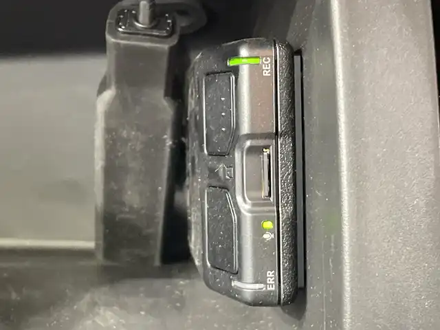 ホンダ フリード＋ ハイブリット G 栃木県 2022(令4)年 1.9万km スーパープラチナグレーメタリック 純正メモリナビ/（CD/DVD/フルセグTV//Bluetooth/SD/AUX/USB/iPod）/バックカメラ/コーナーセンサー/ETC/前後ドライブレコーダー/両側パワースライドドア/前席シートヒーター/禁煙車/オートライト/LEDヘッドライト/横滑り防止装置/スマートキー/プッシュスタート/ステアリングスイッチ/ウィンカーミラー/純正フロアマット/ワイパーデアイサー