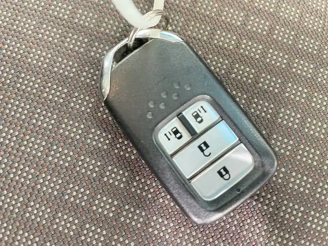 ホンダ フリード＋ ハイブリット G 栃木県 2022(令4)年 1.9万km スーパープラチナグレーメタリック 純正メモリナビ/（CD/DVD/フルセグTV//Bluetooth/SD/AUX/USB/iPod）/バックカメラ/コーナーセンサー/ETC/前後ドライブレコーダー/両側パワースライドドア/前席シートヒーター/禁煙車/オートライト/LEDヘッドライト/横滑り防止装置/スマートキー/プッシュスタート/ステアリングスイッチ/ウィンカーミラー/純正フロアマット/ワイパーデアイサー