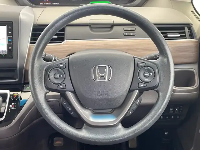 ホンダ フリード＋ ハイブリット G 栃木県 2022(令4)年 1.9万km スーパープラチナグレーメタリック 純正メモリナビ/（CD/DVD/フルセグTV//Bluetooth/SD/AUX/USB/iPod）/バックカメラ/コーナーセンサー/ETC/前後ドライブレコーダー/両側パワースライドドア/前席シートヒーター/禁煙車/オートライト/LEDヘッドライト/横滑り防止装置/スマートキー/プッシュスタート/ステアリングスイッチ/ウィンカーミラー/純正フロアマット/ワイパーデアイサー