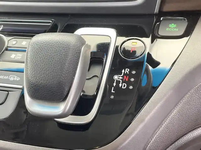 ホンダ フリード＋ ハイブリット G 栃木県 2022(令4)年 1.9万km スーパープラチナグレーメタリック 純正メモリナビ/（CD/DVD/フルセグTV//Bluetooth/SD/AUX/USB/iPod）/バックカメラ/コーナーセンサー/ETC/前後ドライブレコーダー/両側パワースライドドア/前席シートヒーター/禁煙車/オートライト/LEDヘッドライト/横滑り防止装置/スマートキー/プッシュスタート/ステアリングスイッチ/ウィンカーミラー/純正フロアマット/ワイパーデアイサー