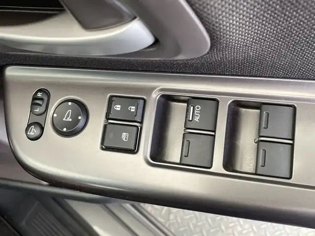 ホンダ フリード＋ ハイブリット G 栃木県 2022(令4)年 1.9万km スーパープラチナグレーメタリック 純正メモリナビ/（CD/DVD/フルセグTV//Bluetooth/SD/AUX/USB/iPod）/バックカメラ/コーナーセンサー/ETC/前後ドライブレコーダー/両側パワースライドドア/前席シートヒーター/禁煙車/オートライト/LEDヘッドライト/横滑り防止装置/スマートキー/プッシュスタート/ステアリングスイッチ/ウィンカーミラー/純正フロアマット/ワイパーデアイサー