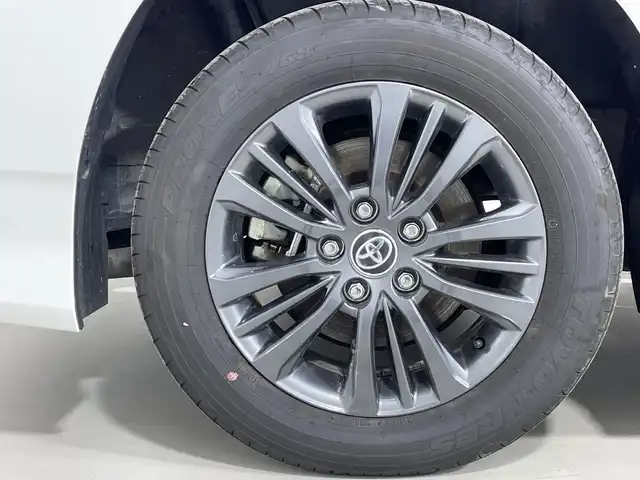 トヨタ ヴォクシー ハイブリッド S－G 神奈川県 2024(令6)年 2.1万km ホワイトパールクリスタルシャイン 純正10.5インチディスプレイオーディオ　コネクテッドナビ/AM　FM　フルセグ　DVD　CD　USB　Bluetooth　Miracast/バックカメラ/両側パワースライドドア/トヨタセーフティセンス/ビルトインETC/レーダークルーズコントロール/純正LEDヘッドライト/オートライト/オートマチックハイビーム/オートレベライザー/革巻きステアリング/ステアリングリモコン/オートホールド/ISOFIX対応/スマートキー/スペアキー/純正フロアマット/リアドアサンシェード/純正１６インチアルミホイール付きサマータイヤ/レーンディパーチャーアラート/プリクラッシュセーフティ/プロアクティブドライビングアシスト/ロードサインアシスト/パーキングサポートブレーキ/純正フロアマット/W＋サイドエアバッグ/盗難防止装置