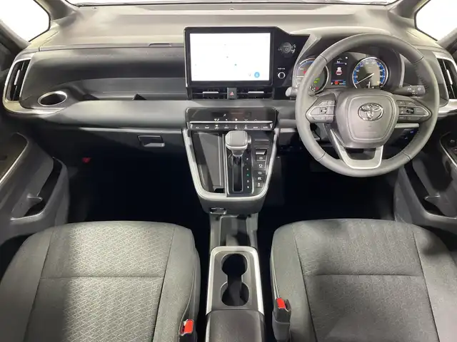 トヨタ ヴォクシー ハイブリッド S－G 神奈川県 2024(令6)年 2.1万km ホワイトパールクリスタルシャイン 純正10.5インチディスプレイオーディオ　コネクテッドナビ/AM　FM　フルセグ　DVD　CD　USB　Bluetooth　Miracast/バックカメラ/両側パワースライドドア/トヨタセーフティセンス/ビルトインETC/レーダークルーズコントロール/純正LEDヘッドライト/オートライト/オートマチックハイビーム/オートレベライザー/革巻きステアリング/ステアリングリモコン/オートホールド/ISOFIX対応/スマートキー/スペアキー/純正フロアマット/リアドアサンシェード/純正１６インチアルミホイール付きサマータイヤ/レーンディパーチャーアラート/プリクラッシュセーフティ/プロアクティブドライビングアシスト/ロードサインアシスト/パーキングサポートブレーキ/純正フロアマット/W＋サイドエアバッグ/盗難防止装置