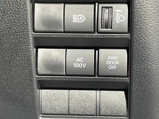 トヨタ ヴォクシー ハイブリッド S－G 神奈川県 2024(令6)年 2.1万km ホワイトパールクリスタルシャイン 純正10.5インチディスプレイオーディオ　コネクテッドナビ/AM　FM　フルセグ　DVD　CD　USB　Bluetooth　Miracast/バックカメラ/両側パワースライドドア/トヨタセーフティセンス/ビルトインETC/レーダークルーズコントロール/純正LEDヘッドライト/オートライト/オートマチックハイビーム/オートレベライザー/革巻きステアリング/ステアリングリモコン/オートホールド/ISOFIX対応/スマートキー/スペアキー/純正フロアマット/リアドアサンシェード/純正１６インチアルミホイール付きサマータイヤ/レーンディパーチャーアラート/プリクラッシュセーフティ/プロアクティブドライビングアシスト/ロードサインアシスト/パーキングサポートブレーキ/純正フロアマット/W＋サイドエアバッグ/盗難防止装置