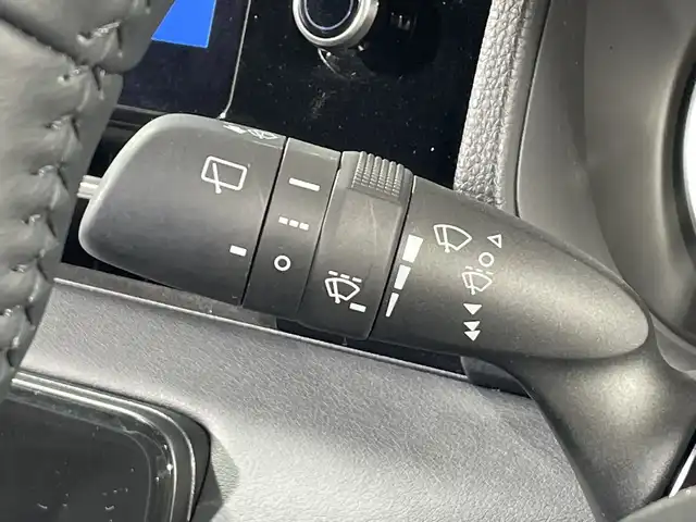 トヨタ ヴォクシー ハイブリッド S－G 神奈川県 2024(令6)年 2.1万km ホワイトパールクリスタルシャイン 純正10.5インチディスプレイオーディオ　コネクテッドナビ/AM　FM　フルセグ　DVD　CD　USB　Bluetooth　Miracast/バックカメラ/両側パワースライドドア/トヨタセーフティセンス/ビルトインETC/レーダークルーズコントロール/純正LEDヘッドライト/オートライト/オートマチックハイビーム/オートレベライザー/革巻きステアリング/ステアリングリモコン/オートホールド/ISOFIX対応/スマートキー/スペアキー/純正フロアマット/リアドアサンシェード/純正１６インチアルミホイール付きサマータイヤ/レーンディパーチャーアラート/プリクラッシュセーフティ/プロアクティブドライビングアシスト/ロードサインアシスト/パーキングサポートブレーキ/純正フロアマット/W＋サイドエアバッグ/盗難防止装置