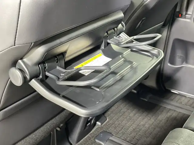 トヨタ ヴォクシー ハイブリッド S－G 神奈川県 2024(令6)年 2.1万km ホワイトパールクリスタルシャイン 純正10.5インチディスプレイオーディオ　コネクテッドナビ/AM　FM　フルセグ　DVD　CD　USB　Bluetooth　Miracast/バックカメラ/両側パワースライドドア/トヨタセーフティセンス/ビルトインETC/レーダークルーズコントロール/純正LEDヘッドライト/オートライト/オートマチックハイビーム/オートレベライザー/革巻きステアリング/ステアリングリモコン/オートホールド/ISOFIX対応/スマートキー/スペアキー/純正フロアマット/リアドアサンシェード/純正１６インチアルミホイール付きサマータイヤ/レーンディパーチャーアラート/プリクラッシュセーフティ/プロアクティブドライビングアシスト/ロードサインアシスト/パーキングサポートブレーキ/純正フロアマット/W＋サイドエアバッグ/盗難防止装置