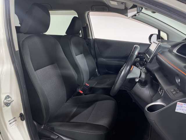 トヨタ シエンタ G 神奈川県 2018(平30)年 2.4万km ホワイトパールクリスタルシャイン トヨタセーフティーセンスC/純正9インチSDナビ/360°カメラ/両側パワースライドドア/TRDエアロ/衝突被害軽減システム/車線逸脱警報/横滑り防止装置/ETC/アイドリングストップ/LEDランプパッケージ/フォグランプ/オートライト/ウィンカーミラー/電動格納ミラー/プッシュスタート/スマートキー/フロアマット/スペアキー