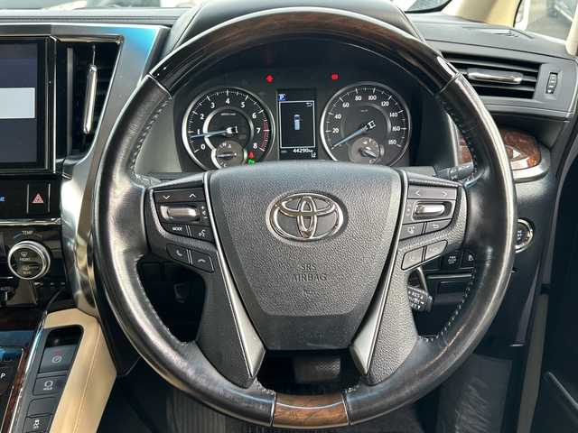 トヨタ ヴェルファイア V 栃木県 2018(平30)年 4.5万km ホワイトパールクリスタルシャイン 純正ナビ/Ｂｌｕｅｔｏｏｔｈ/フルセグＴＶ/バックカメラ/ドライブレコーダー/ＥＴＣ/スペアキー/両側パワースライドドア/パワーバックドア/パワーシート/レザーシート/エアシート/後席エアコン/ＬＥＤヘッドライト/MT付AT/三列シート/オットマン/ABS/横滑り防止機能/コーナーセンサー/レーンキープアシスト/盗難防止装置