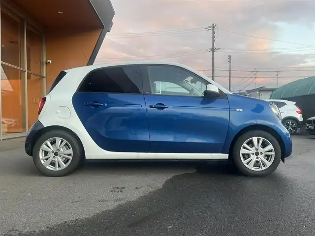 スマート ＭＣＣ スマート フォーフォー プライム 岐阜県 2016(平28)年 4.2万km 青／白 ムーンルーフ/本革シート/純正オーディオ/　FM/　AM/クルーズコントロール/前後ドライブレコーダー/前席シートヒーター/衝突警告機能/ETC/純正AW付タイヤ4本車載