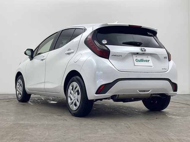 トヨタ アクア X 秋田県 2022(令4)年 3.4万km プラチナホワイトパールマイカ 4WD/純正ナビ/（FM/AM/Bluetooth/Miracast）/バックカメラ/衝突軽減装置/横滑り防止装置/レーンキープアシスト/レーダークルーズコントロール/コーナーセンサー/ビルトインETC/前方ドライブレコーダー/ステアリングリモコン/ドアミラーヒーター/LEDヘッドライト/オートライト/オートハイビーム/ヘッドライトレベライザー/電動格納ミラー/プッシュスタート/スマートキー/スペアキー/純正フロアマット