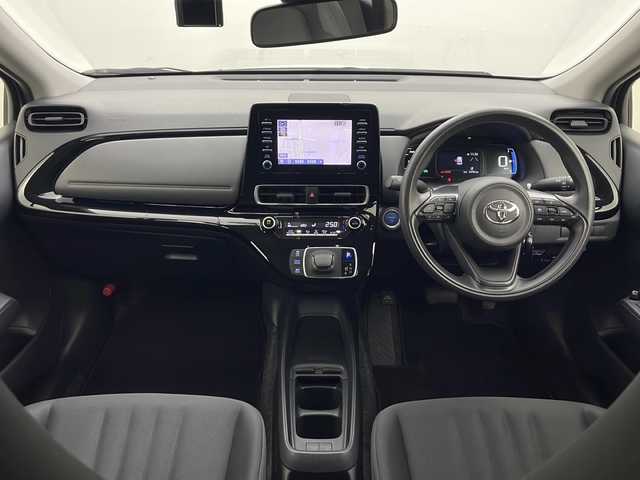 トヨタ アクア X 秋田県 2022(令4)年 3.4万km プラチナホワイトパールマイカ 4WD/純正ナビ/（FM/AM/Bluetooth/Miracast）/バックカメラ/衝突軽減装置/横滑り防止装置/レーンキープアシスト/レーダークルーズコントロール/コーナーセンサー/ビルトインETC/前方ドライブレコーダー/ステアリングリモコン/ドアミラーヒーター/LEDヘッドライト/オートライト/オートハイビーム/ヘッドライトレベライザー/電動格納ミラー/プッシュスタート/スマートキー/スペアキー/純正フロアマット