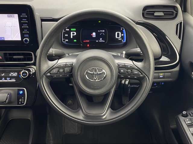 トヨタ アクア X 秋田県 2022(令4)年 3.4万km プラチナホワイトパールマイカ 4WD/純正ナビ/（FM/AM/Bluetooth/Miracast）/バックカメラ/衝突軽減装置/横滑り防止装置/レーンキープアシスト/レーダークルーズコントロール/コーナーセンサー/ビルトインETC/前方ドライブレコーダー/ステアリングリモコン/ドアミラーヒーター/LEDヘッドライト/オートライト/オートハイビーム/ヘッドライトレベライザー/電動格納ミラー/プッシュスタート/スマートキー/スペアキー/純正フロアマット