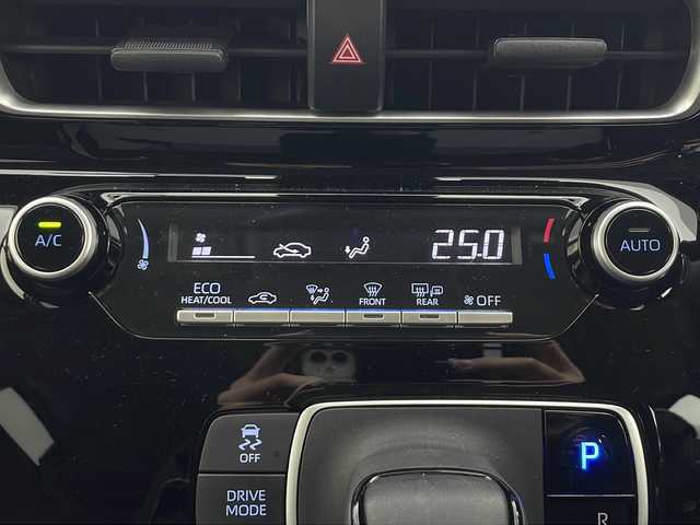 トヨタ アクア X 秋田県 2022(令4)年 3.4万km プラチナホワイトパールマイカ 4WD/純正ナビ/（FM/AM/Bluetooth/Miracast）/バックカメラ/衝突軽減装置/横滑り防止装置/レーンキープアシスト/レーダークルーズコントロール/コーナーセンサー/ビルトインETC/前方ドライブレコーダー/ステアリングリモコン/ドアミラーヒーター/LEDヘッドライト/オートライト/オートハイビーム/ヘッドライトレベライザー/電動格納ミラー/プッシュスタート/スマートキー/スペアキー/純正フロアマット