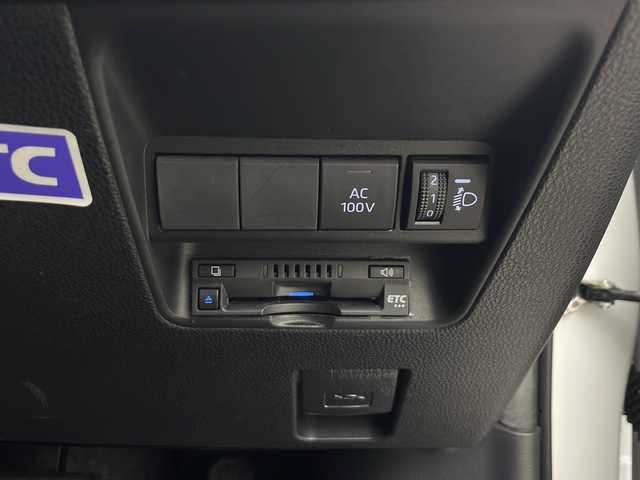 トヨタ アクア X 秋田県 2022(令4)年 3.4万km プラチナホワイトパールマイカ 4WD/純正ナビ/（FM/AM/Bluetooth/Miracast）/バックカメラ/衝突軽減装置/横滑り防止装置/レーンキープアシスト/レーダークルーズコントロール/コーナーセンサー/ビルトインETC/前方ドライブレコーダー/ステアリングリモコン/ドアミラーヒーター/LEDヘッドライト/オートライト/オートハイビーム/ヘッドライトレベライザー/電動格納ミラー/プッシュスタート/スマートキー/スペアキー/純正フロアマット